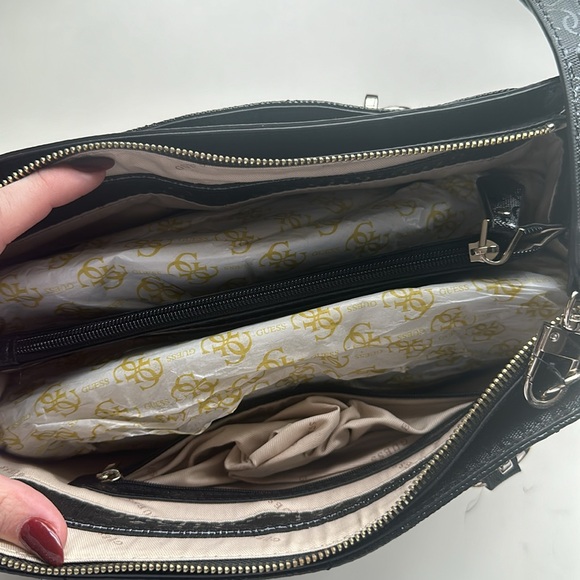 Guess Satchel/Crossbody Black Bag - Picture 7 of 9